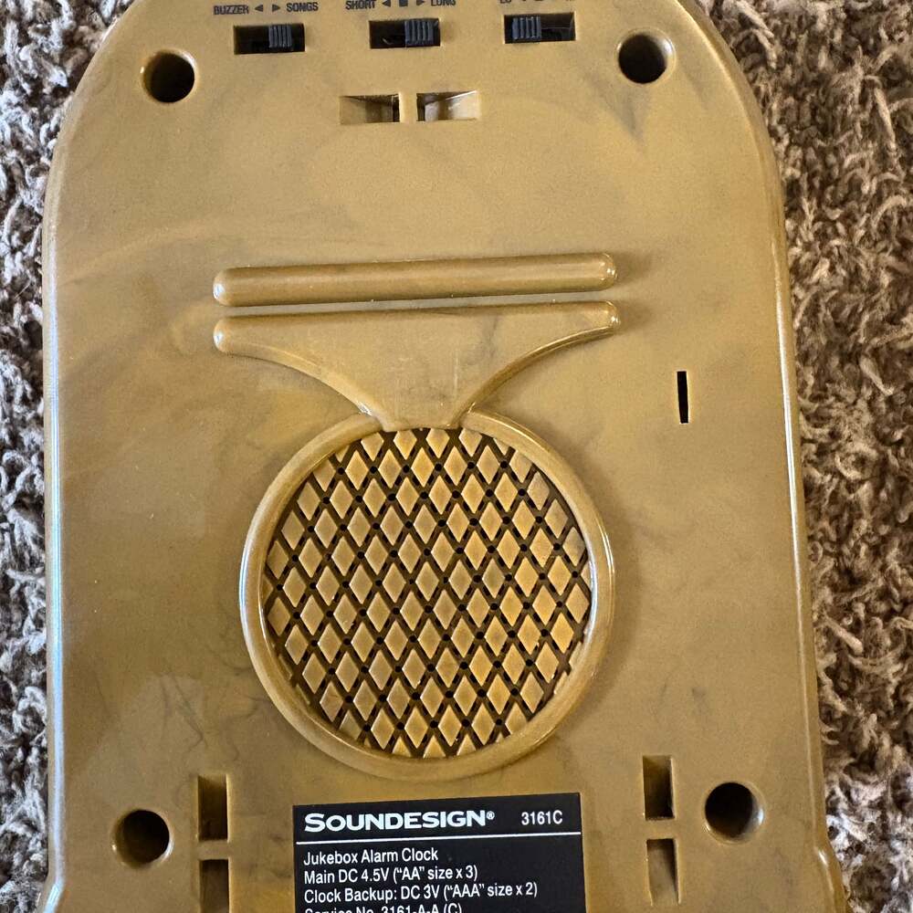 Soundesign Country Hits Jukebox Alarm Clock with 4 Songs, Model 3160J - Picture 3 of 5